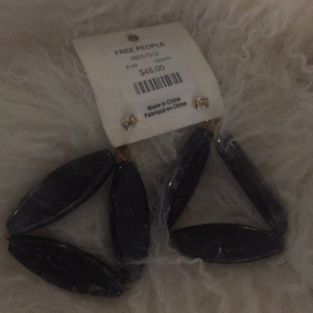 Free people Pyramid Resin Earrings - Picture 5 of 6